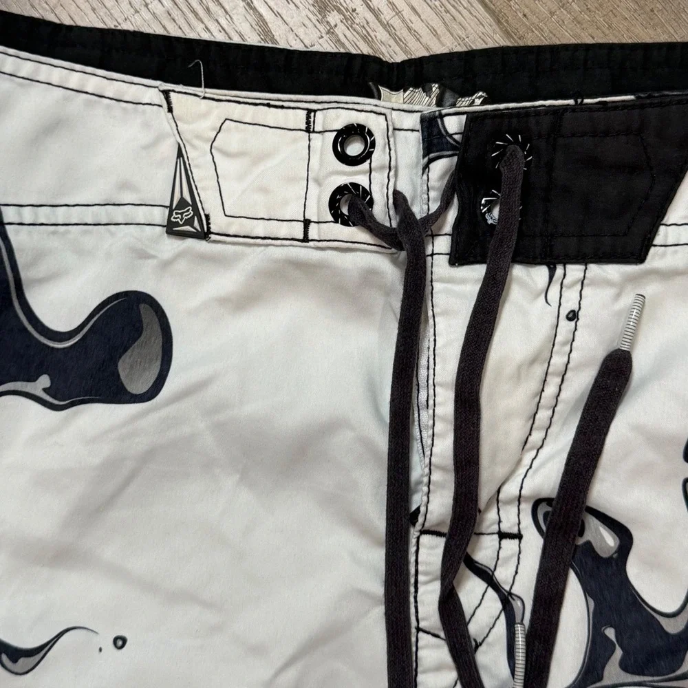 VTG Y2K Fox Racing Mens Board Shorts Size 36 Black White Graphic Swim Surf Cargo